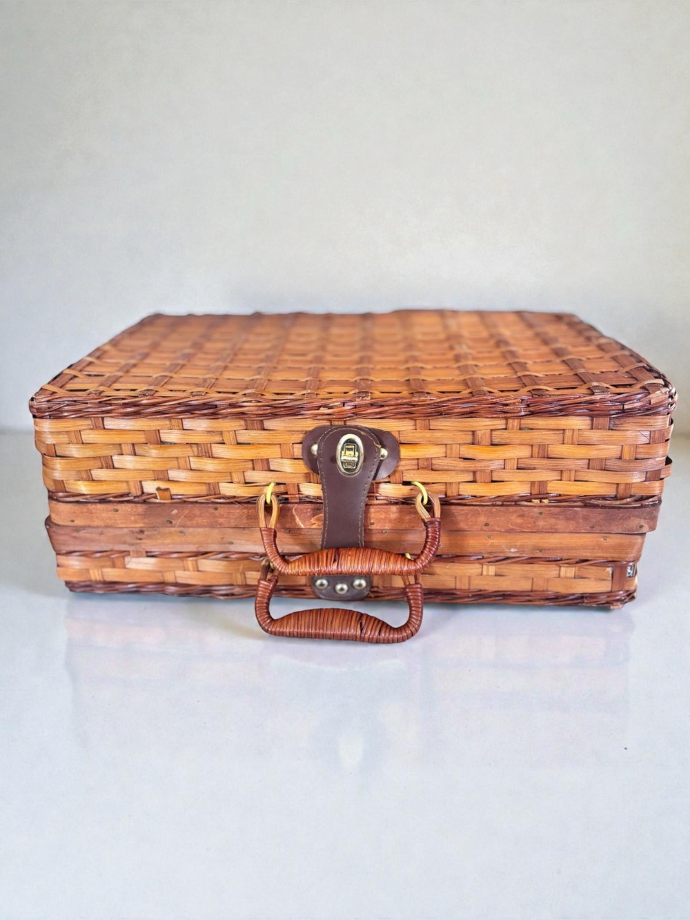 Vintage Wicker Picnic Basket Set Floral Lining Cups Included